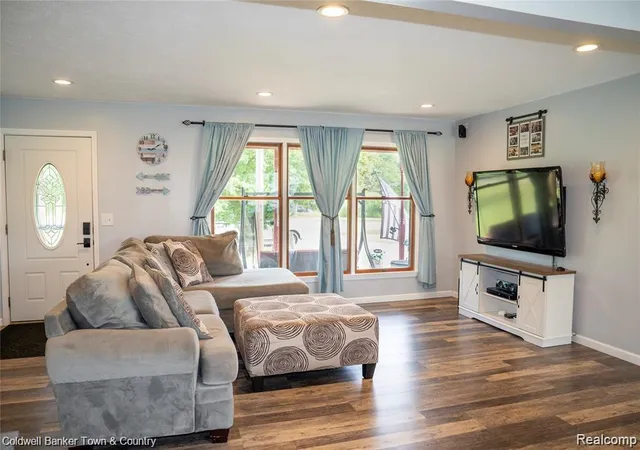 Photo 3 of Single family home for sale at 6881 Munsell Rd, Howell, MI 48843 | MLS# 20261039890 | Listing updated on 2026-06-20
