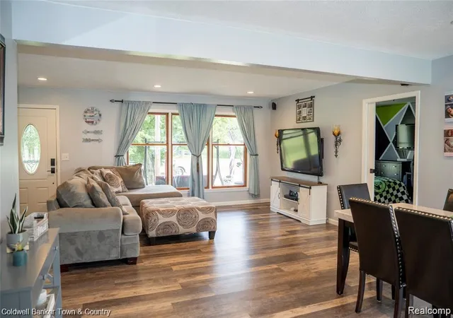 Photo 3 of Single family home for sale at 6881 Munsell Rd, Howell, MI 48843 | MLS# 20261039890 | Listing updated on 2026-06-20