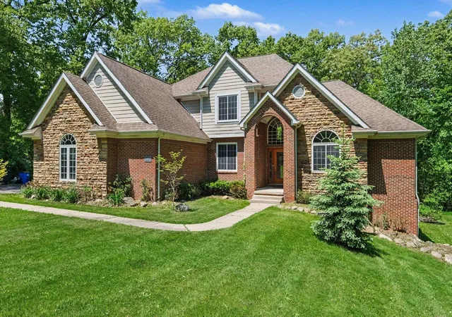 Photo 2 of Single family home for sale at 15600 Pine Ridge Dr, Holly, MI 48442 | MLS# 5050209626 | Listing updated on 2026-06-09