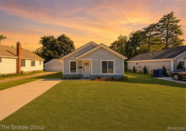 Photo 2 of Single family home for sale at 1104 Lasalle Ave, Waterford, MI 48328 | MLS# 20261039919 | Listing updated on 2026-07-20