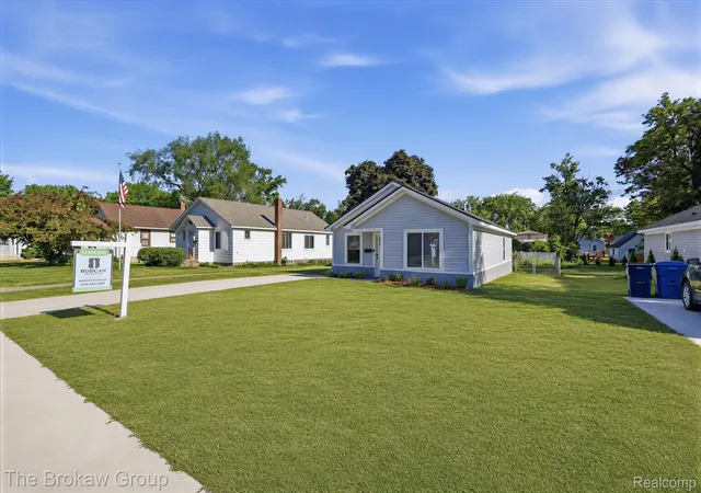 Photo 3 of Single family home for sale at 1104 Lasalle Ave, Waterford, MI 48328 | MLS# 20261039919 | Listing updated on 2026-07-20