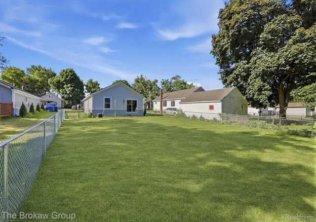Photo 3 of Single family home for sale at 1104 Lasalle Ave, Waterford, MI 48328 | MLS# 20261039919 | Listing updated on 2026-07-20