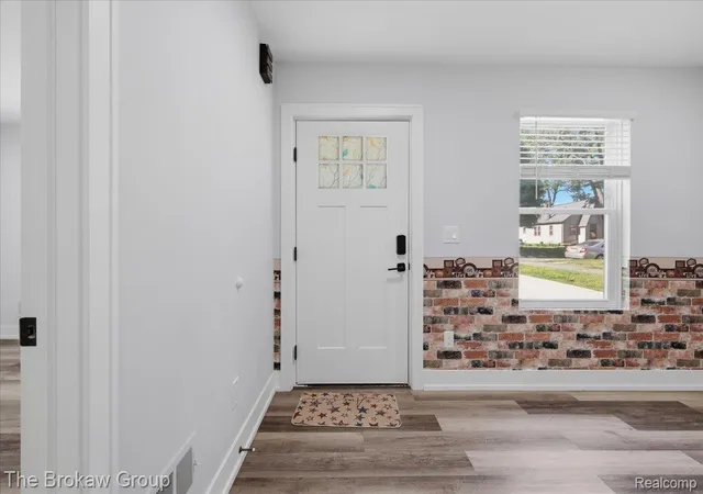 Photo 4 of Single family home for sale at 1104 Lasalle Ave, Waterford, MI 48328 | MLS# 20261039919 | Listing updated on 2026-07-20