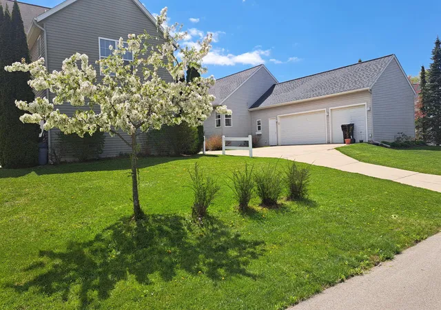 Photo 4 of Single family home for sale at 573 Brownstone St, Holland, MI 49423 | MLS# 71026026105 | Listing updated on 2026-08-26