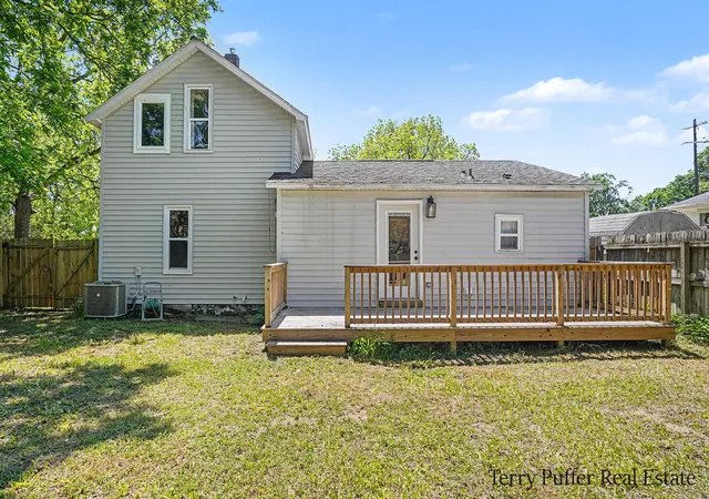 16th image of 416 Pine St, Fruitport, MI 49415 | MLS# 71026026110