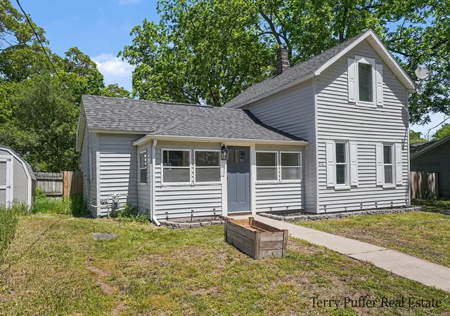 3rd image of 416 Pine St, Fruitport, MI 49415 | MLS# 71026026110