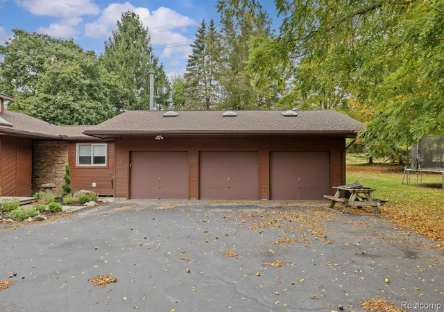 1st image of 6060 Vreeland Rd, Ypsilanti, MI 48198 | MLS# 20261039938
