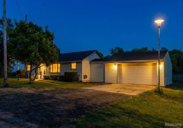 Photo 2 of Single family home for sale at 11560 Island Ct, Hartland, MI 48353 | MLS# 20261039947 | Listing updated on 2026-08-30