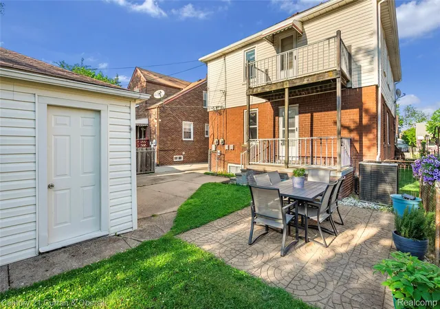 Listing Photo 5 - Condo for sale in building located at 7013 Payne Ave, Dearborn, MI 48126