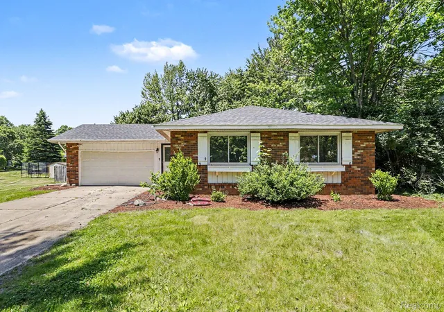 Photo 1 of Single family home for sale at 724 Chippewa Trl, Niles, MI 49120 | MLS# 20261039957 | Listing updated on 2026-09-17