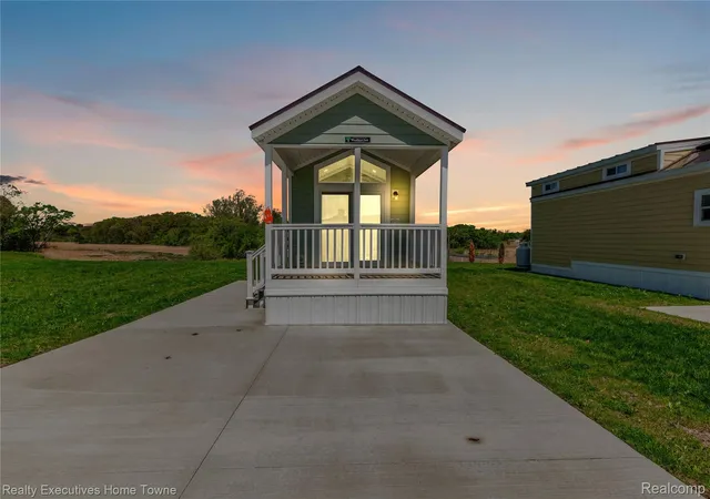 Photo 3 of Single family home for sale at 2301 Water St Lot 8, Port Huron, MI 48060 | MLS# 20261039974 | Listing updated on 2026-06-04