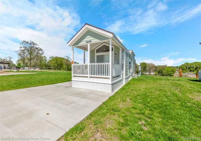 Photo 3 of Single family home for sale at 2301 Water St Lot 8, Port Huron, MI 48060 | MLS# 20261039974 | Listing updated on 2026-06-04