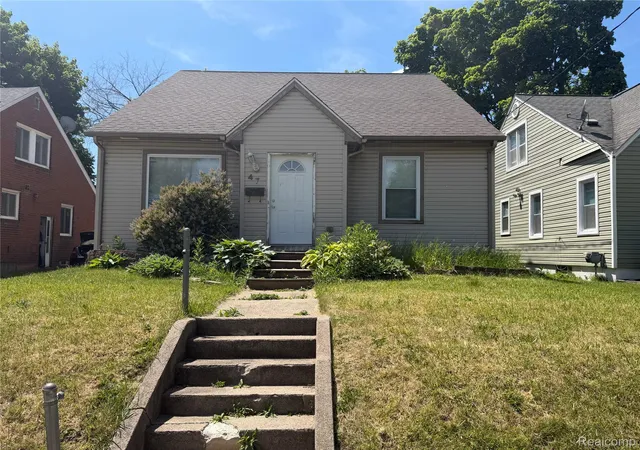 Photo 2 of Single family home for sale at 47 Osceola Dr, Pontiac, MI 48341 | MLS# 20261039975 | Listing updated on 2026-06-05