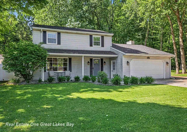 2nd image of 12119 Sanders Dr, Freeland, MI 48623 | MLS# 61050209674