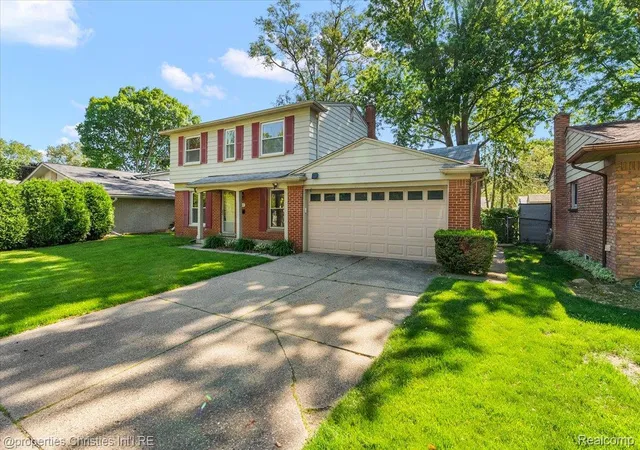 Photo 3 of Single family home for sale at 15602 Comstock St, Livonia, MI 48154 | MLS# 20261039991 | Listing updated on 2026-06-08