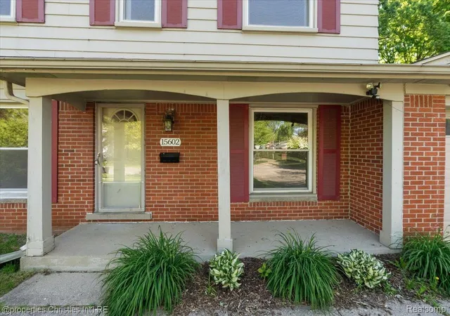 Photo 4 of Single family home for sale at 15602 Comstock St, Livonia, MI 48154 | MLS# 20261039991 | Listing updated on 2026-06-08