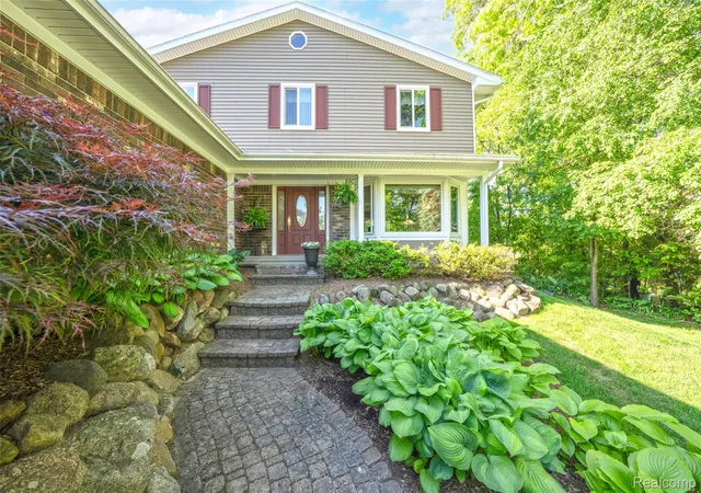 2nd image of 7841 Rampart Trl, Waterford, MI 48327 | MLS# 20261040000