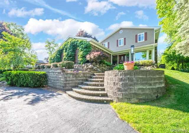 4th image of 7841 Rampart Trl, Waterford, MI 48327 | MLS# 20261040000