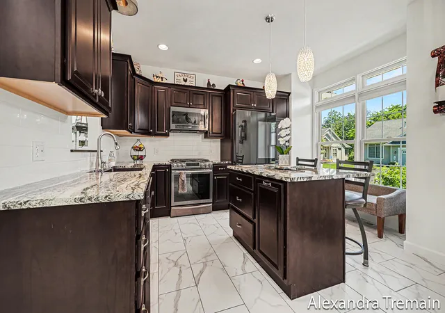 Listing Photo 3 - Condo for sale in building located at 1071 Kensington St NW, Grand Rapids, MI 49534 - Unit #81