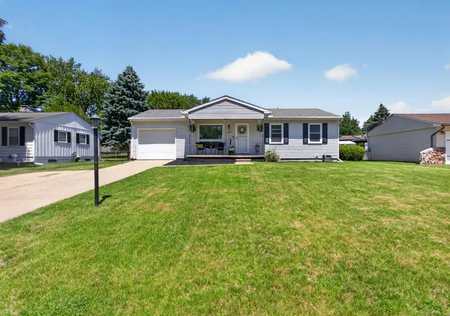 Photo 1 of Single family home for sale at 5650 Poplar Dr, Jackson, MI 49201 | MLS# 55026026157 | Listing updated on 2026-06-08