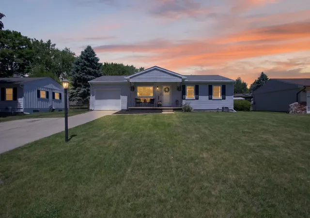 Photo 2 of Single family home for sale at 5650 Poplar Dr, Jackson, MI 49201 | MLS# 55026026157 | Listing updated on 2026-06-08