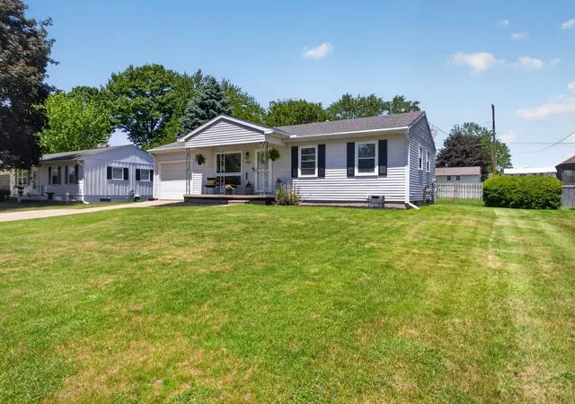 Photo 3 of Single family home for sale at 5650 Poplar Dr, Jackson, MI 49201 | MLS# 55026026157 | Listing updated on 2026-06-08