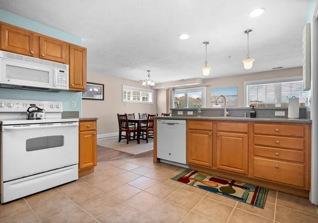 4th image of 100 Hope St, Traverse City, MI 49686 | MLS# 78080069061