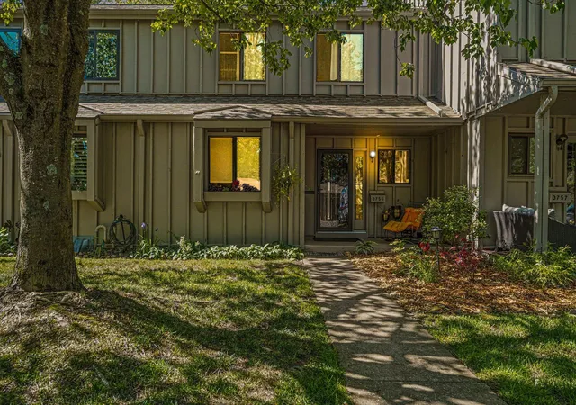 Listing Photo 2 - Condo for sale in building located at 3755 Cedaridge Rd, Kalamazoo, MI 49008