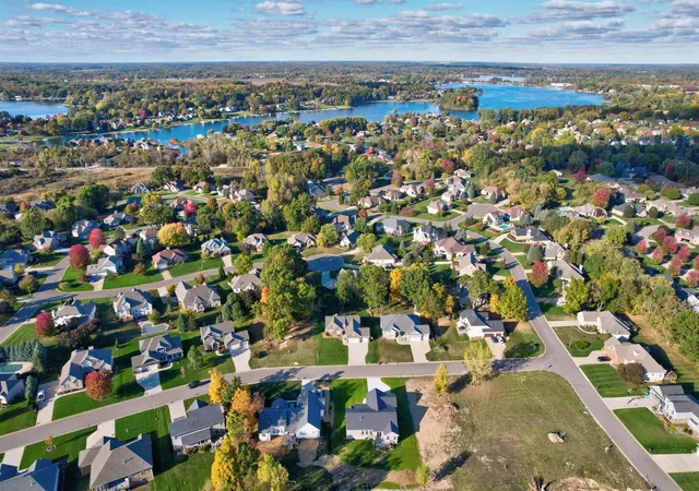 Photo 2 of Single family home for sale at 4341 Stepping Stone Ln, Fenton, MI 48430 | MLS# 5050209695 | Listing updated on 2026-09-30