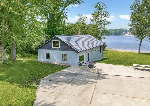 1st image of 13754 45th St, Bloomingdale, MI 49026 | MLS# 66026026165
