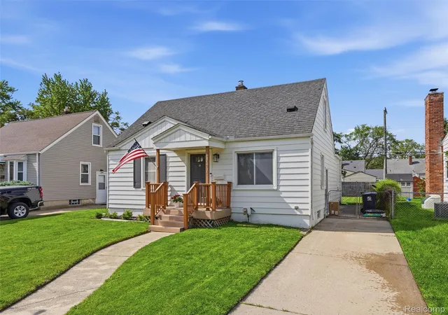 Photo 2 of Single family home for sale at 1203 Whitcomb Ave, Royal Oak, MI 48073 | MLS# 20261040037 | Listing updated on 2026-06-18