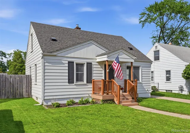 Photo 3 of Single family home for sale at 1203 Whitcomb Ave, Royal Oak, MI 48073 | MLS# 20261040037 | Listing updated on 2026-06-18