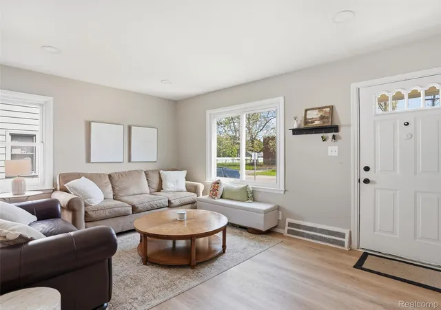 Photo 3 of Single family home for sale at 1203 Whitcomb Ave, Royal Oak, MI 48073 | MLS# 20261040037 | Listing updated on 2026-06-18