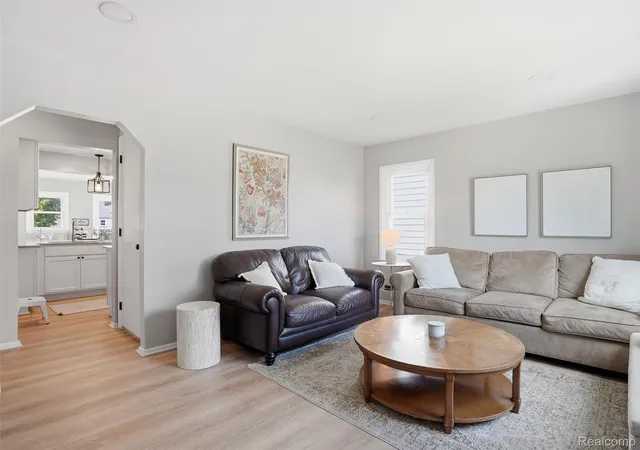 Photo 4 of Single family home for sale at 1203 Whitcomb Ave, Royal Oak, MI 48073 | MLS# 20261040037 | Listing updated on 2026-06-18