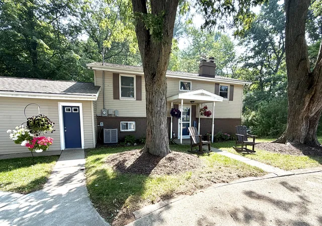 2nd image of 723 Arbor Ct, South Haven, MI 49090 | MLS# 69026026177