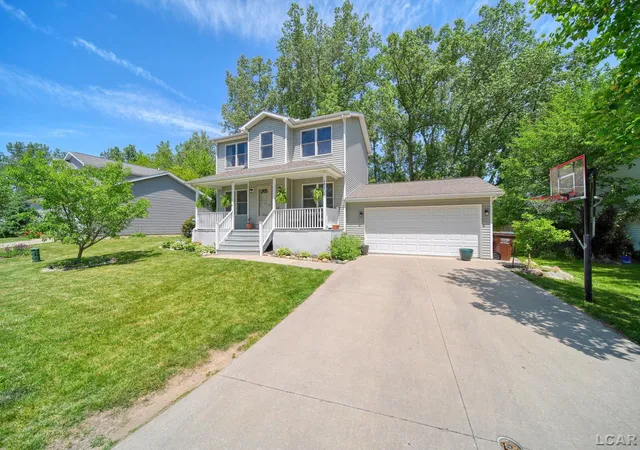 Photo 2 of Single family home for sale at 901 Bradish St, Adrian City Lenawee, MI 46025 | MLS# 56050209705 | Listing updated on 2026-06-06