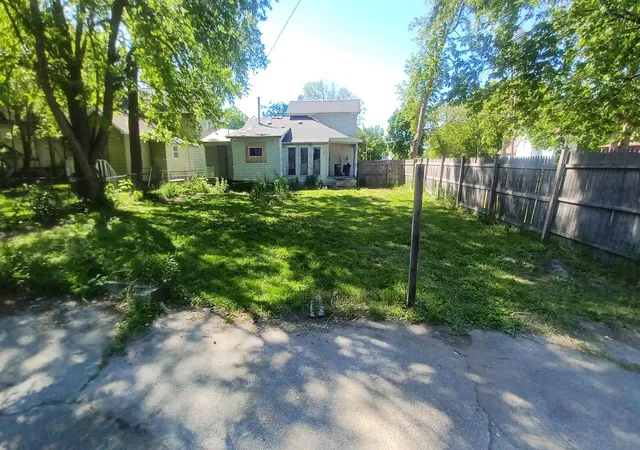 Photo 3 of Single family home for sale at 921 Monroe St, Saginaw, MI 48602 | MLS# 61050209715 | Listing updated on 2026-07-15