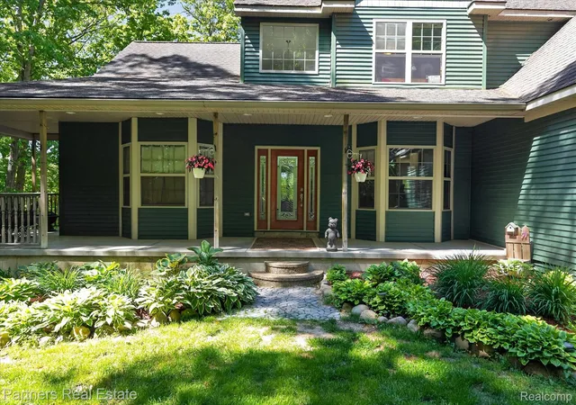 Photo 2 of Single family home for sale at 4053 Rolling Acres Dr, Hartland, MI 48353 | MLS# 20261040059 | Listing updated on 2026-08-29