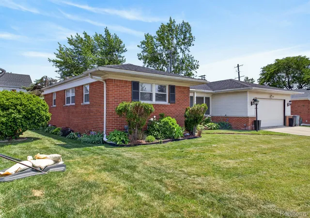 Photo 4 of Single family home for sale at 31822 Slumber Ln, Fraser, MI 48026 | MLS# 20261040102 | Listing updated on 2026-06-18