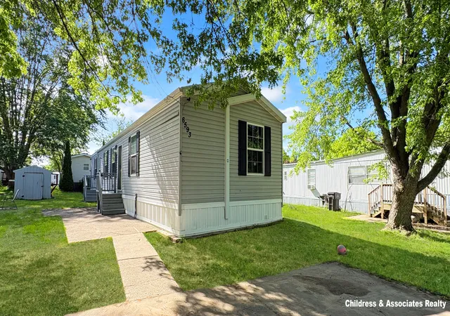 Homes for sale in Caledonia Township Kent, MI | 6593 Cobbler Ct Se, Caledonia Township Kent, MI 49316 | MLS# 65026026228