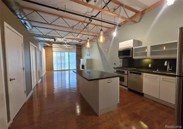 Listing Photo 4 - Condo for sale in building located at 111 N Main St, Royal Oak, MI 48067 - Unit #201