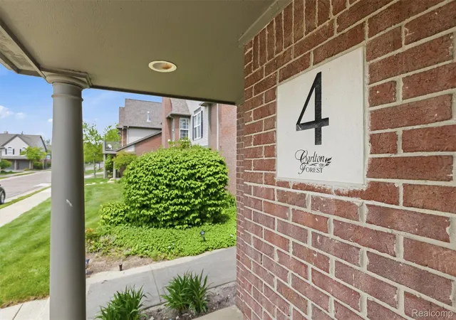 Listing Photo 2 - Condo for sale in building located at 28284 Carlton Wy Dr, Novi, MI 48377