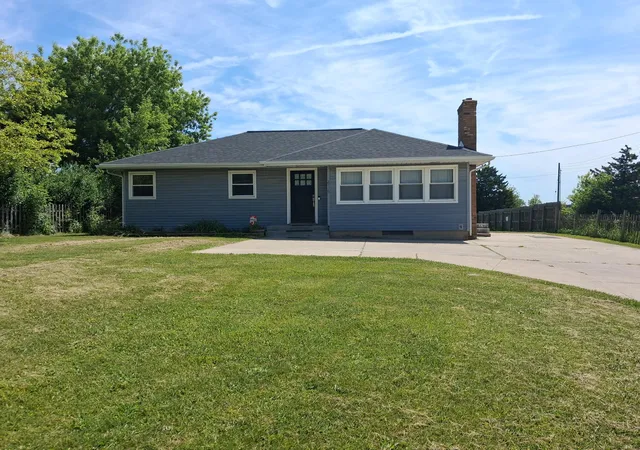 1st image of 2716 Ridgemoor Dr Se, Grand Rapids, MI 49512 | MLS# 65026026251