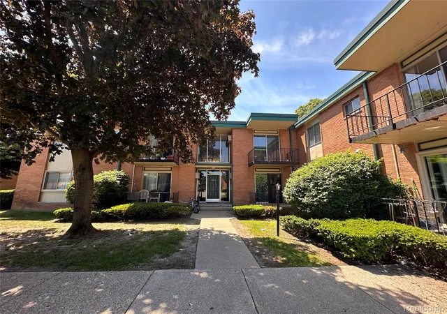 3rd image of 1880 Axtell Dr #2, Troy, MI 48084 | MLS# 20261040161