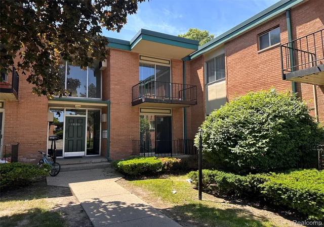 4th image of 1880 Axtell Dr #2, Troy, MI 48084 | MLS# 20261040161