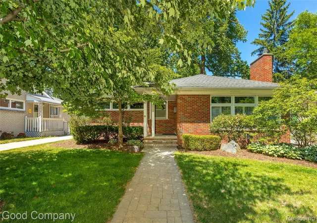 Photo 1 of Single family home for sale at 802 Orchard View Dr, Royal Oak, MI 48073 | MLS# 20261040165 | Listing updated on 2026-06-08