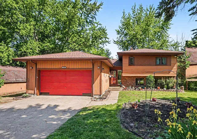 1st image of 7343 Lakeridge Rd, South Haven, MI 49090 | MLS# 69026026269