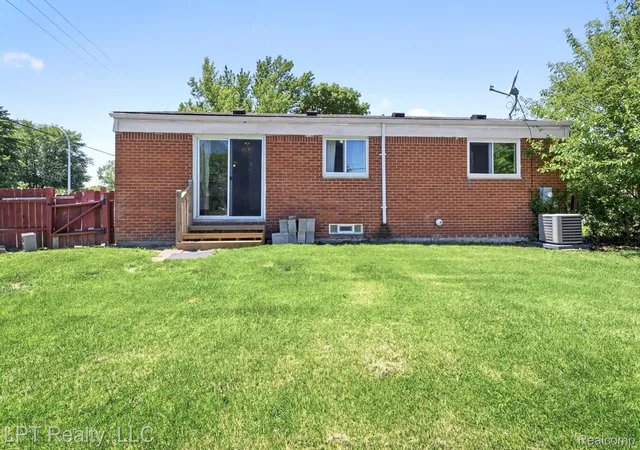 Photo 3 of Single family home for sale at 18181 Winwood Ct, Brownstown Charter Township Wayne, MI 48193 | MLS# 20261040175 | Listing updated on 2026-09-16