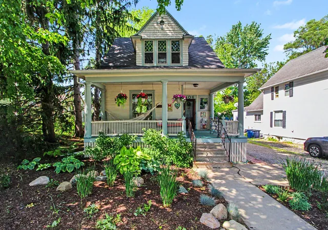 1st image of 406 Hiscock St, Ann Arbor, MI 48103 | MLS# 81026026276