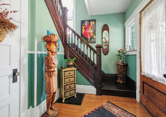 3rd image of 406 Hiscock St, Ann Arbor, MI 48103 | MLS# 81026026276